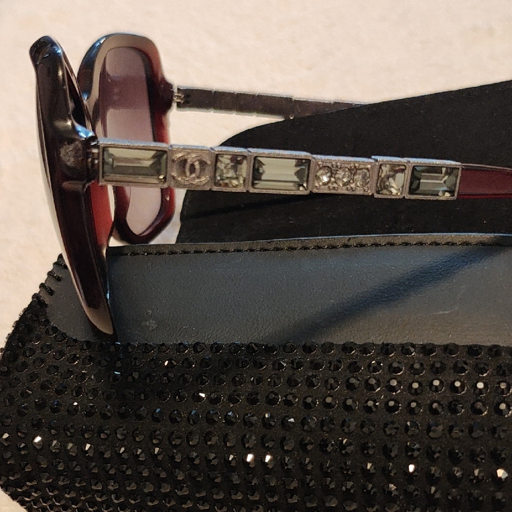 CHANEL  Sunglasses with Case
